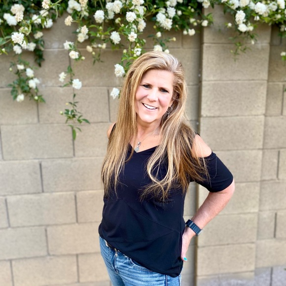 Meet your Posher! - Picture 1 of 3